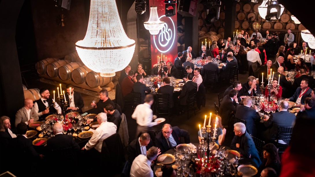 Ramón Bilbao celebra sus 100 años como bodega líder en España rodeada de grandes referentes mundiales del sector del vino.